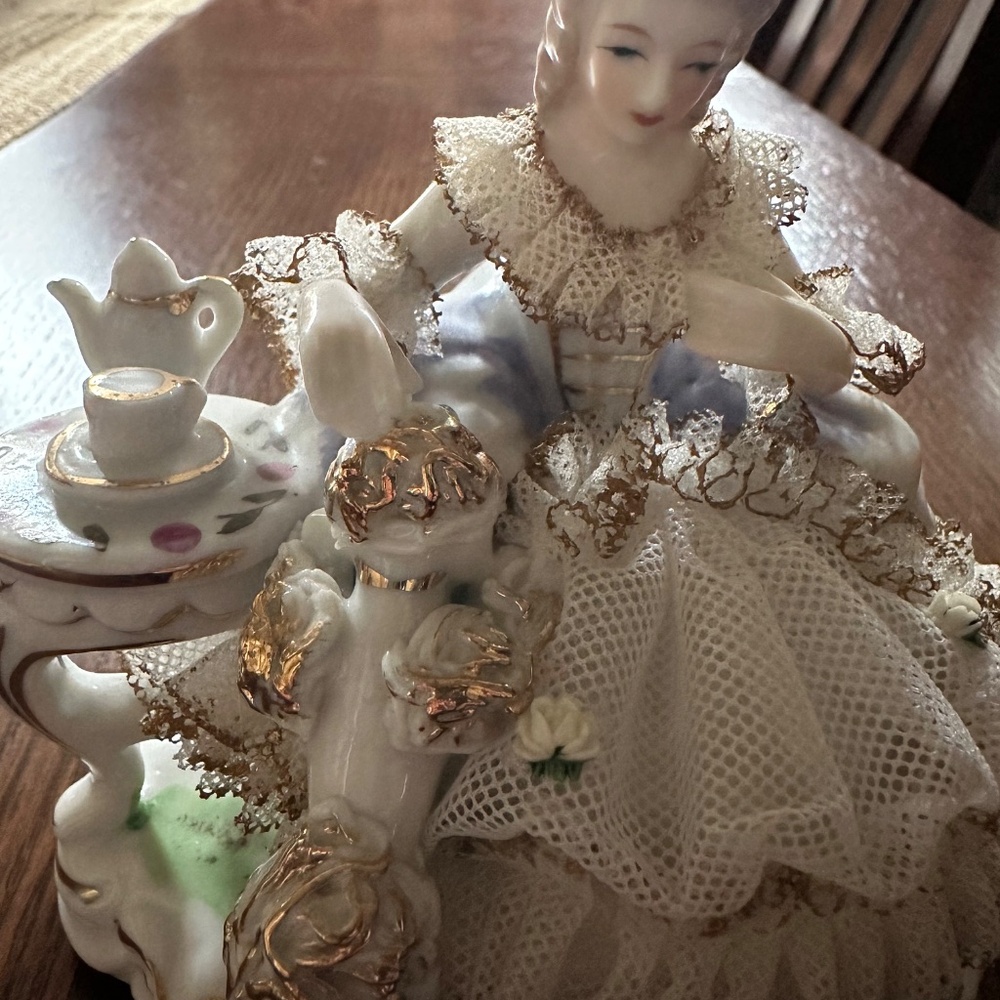 Vintage Dresden Lace figurine - Picture 2 of 4
